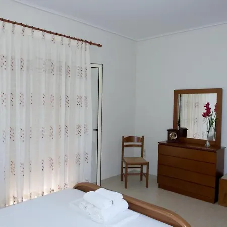 Appartement Manoleas - 6 *